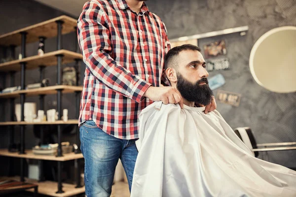 Zeit Für Einen Neuen Haarschnitt Der Perfekt Form Kommt — Stockfoto