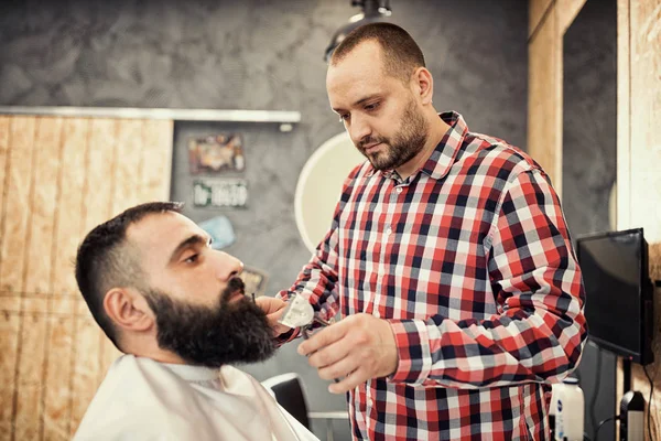 Cliente Durante Barba Bigode Barbearia — Fotografia de Stock