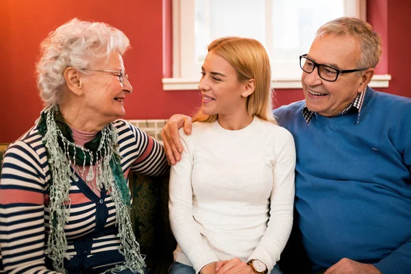 Pasó Tiempo Con Los Abuelos Casa Nieta Visita Los Abuelos — Foto de Stock