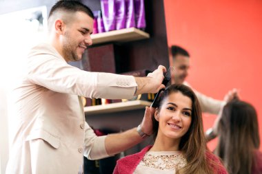 İş günü içinde Kuaför, Kuaför kesim kadının h