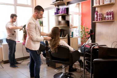 İş günü içinde Kuaför, Kuaför müşteri Bakımı 