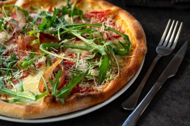 Rocket plant pizza topping for a tasty meal