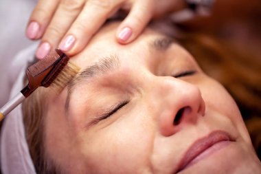 Eyebrow treatment in a beauty salon
