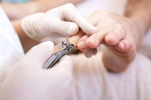 Tratamiento Cosmético Las Uñas Los Pies Concepto Pedicura Masculina — Foto de Stock