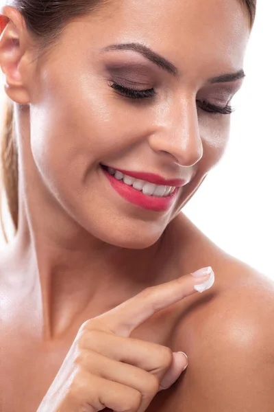 Happy Sexy Brunette Woman Applying Moisturizing Cream Her Body Skin — Stok Foto