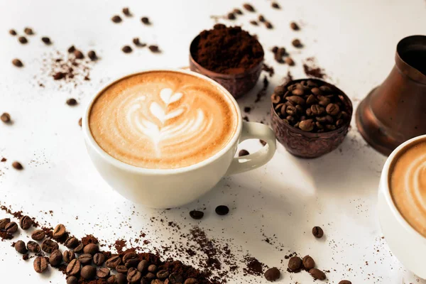 Kahve Fincanı Süsleme Sanatsal Kahve Konsepti — Stok fotoğraf