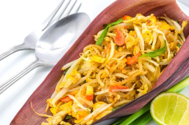 Tayland kızarmış noodle