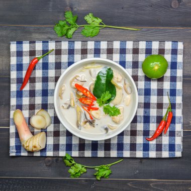 Tavuklu hindistan cevizi sütü çorbası.