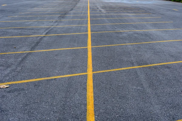 Пустой паркинг — стоковое фото