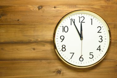 ahşap duvar duvar saati