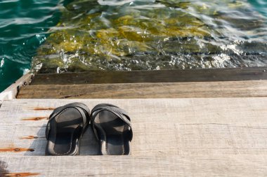 siyah mens sandal çifti 