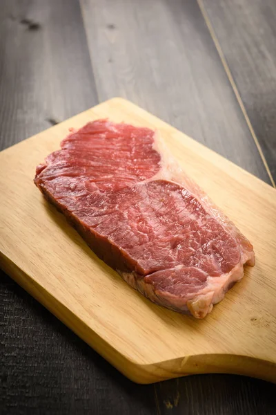 Μπριζόλα παραφιλέτου νωπό βόειο κρέας — Φωτογραφία Αρχείου