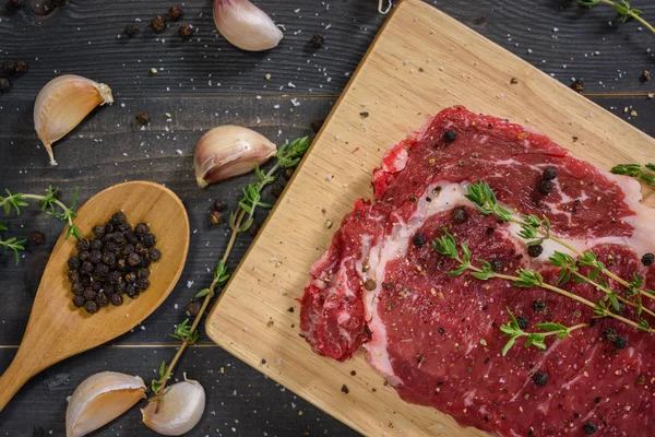 Roh Rindfleisch-Striploin-Steak — Stockfoto