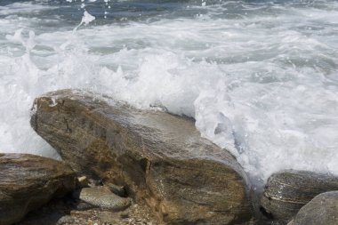 Pedras Submersas_Submerged Rocks