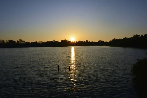 Gölde gün batımı