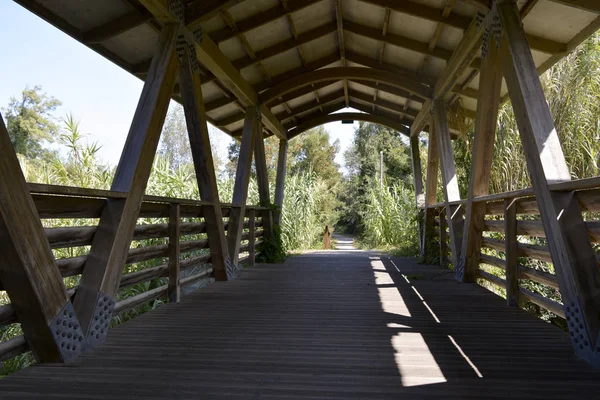 木製の覆われた橋 — ストック写真