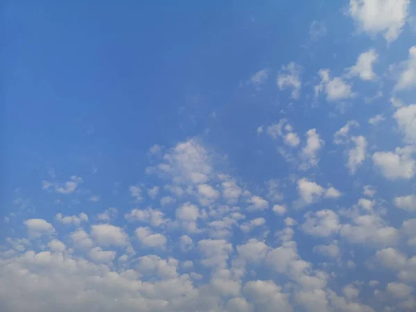 Altostratus Witte Wolken Blauwe Lucht Natuurlijke Achtergrond Prachtige Natuur Omgeving — Stockfoto