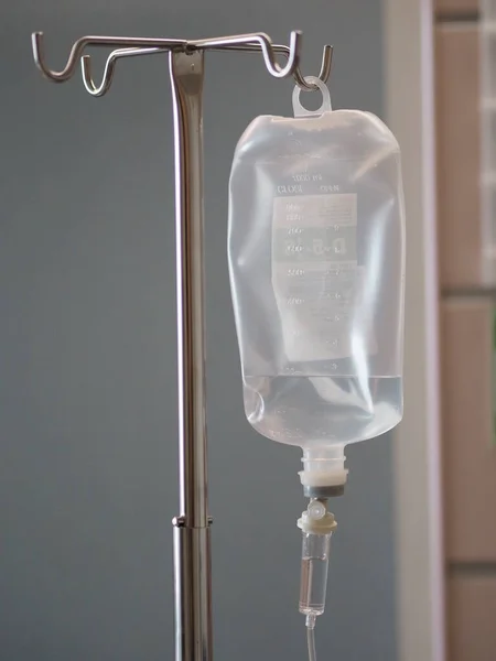 Patientens Koksaltlösning Vätskefylld Infusionsvätska Dropp Sjukhus Saltvatten — Stockfoto