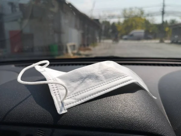 Siyah arka planda toz ve mikroplar için maske takmak kötüdür. 2.5, virüs covid 19.