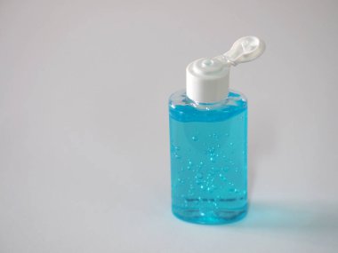 El dezenfektanı, jelatin ile saf plastik şişeyi karıştırıp pompalamak, mikropların Corona virüsünü korumasını önlemek için kirli yıkamak, covid 19.