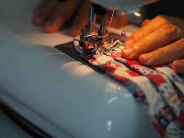 Kadın, toz başbakanı 2.5, koronavirüs salgını, virüs kovid-19 ev yapımı ev yapımı ev yapımı.