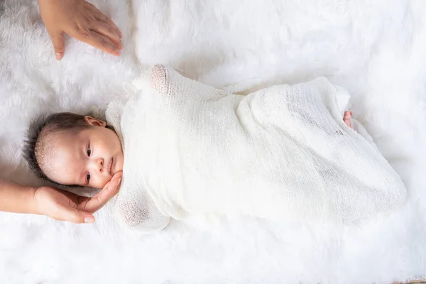 Cute Newborn Baby Girl White Blanket Nursery Bed Adorable New — Stock Photo, Image