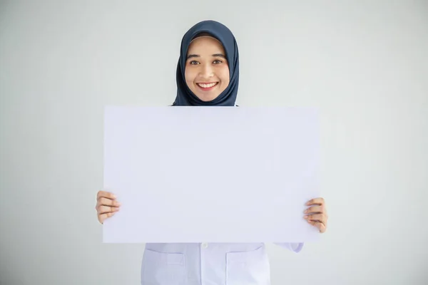 Young Arab Muslim Doctor Women Smile Showing Isolate Card White — Stock Photo, Image