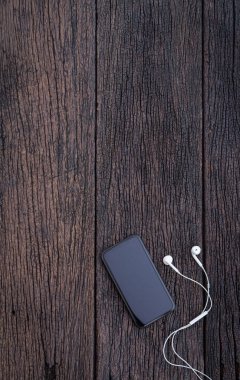 Klasik akıllı telefon modeli düz yatıyordu eski ahşap masa üstü ahşap arka plan dokusu uzay konsepti çalışma alanı ofis boş görünüm, kal ve iş blogcusu fikri evde