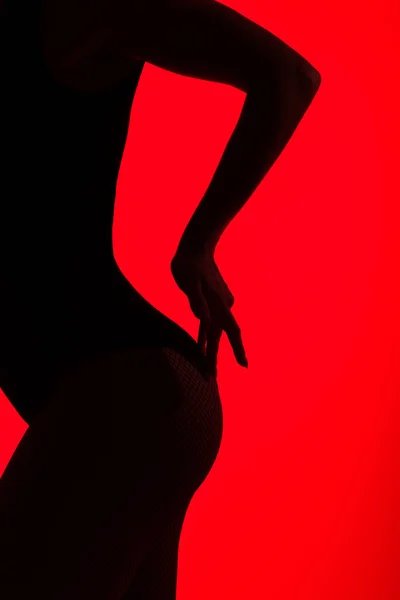 Μαύρη Σιλουέτα Σέξι Γλουτών Παθιασμένης Γυναίκας Απομονωμένη Κόκκινο — Φωτογραφία Αρχείου