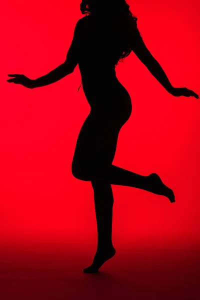 Schwarze Silhouette Einer Sexy Eleganten Frau Auf Rot — Stockfoto