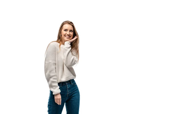 Schöne Fröhliche Frau Jeans Und Weißem Pullover Isoliert Auf Weiß — Stockfoto