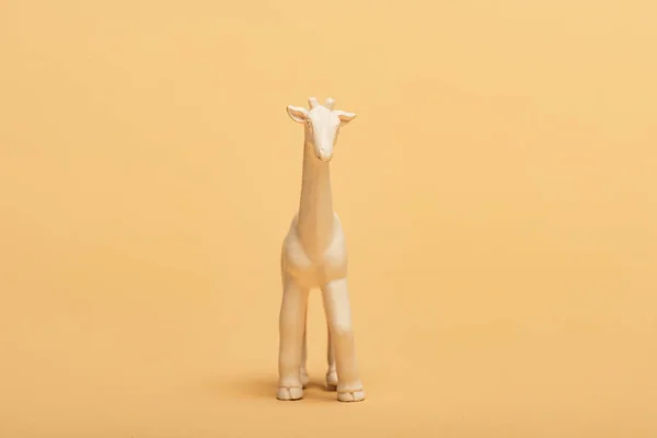 White Toy Giraffe Yellow Background Animal Welfare Concept — Stock Photo, Image