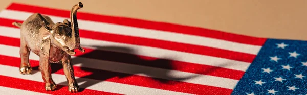 Panoramic Shot Golden Toy Elephant Shadow American Flag Animal Welfare — Stock Photo, Image