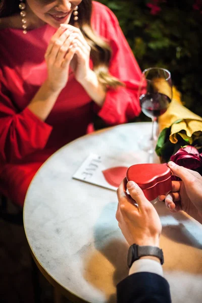 Partial View Man Presenting Jewelry Box Amazed Girlfriend While Making — Stock Photo, Image