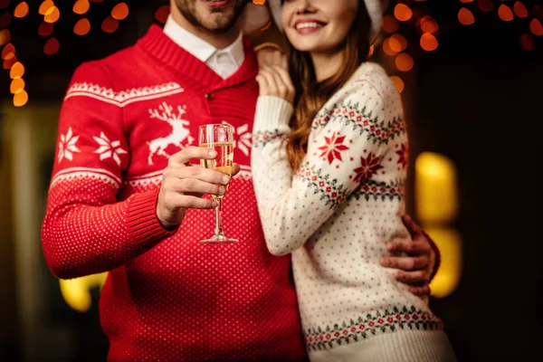 Cropped View Man Holding Champagne Glass While Embracing Smiling Girlfriend — Stock Photo, Image