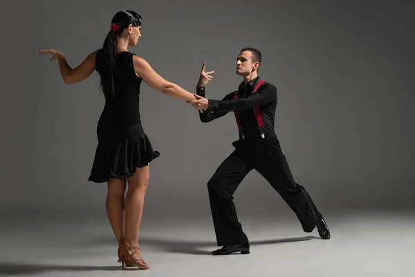 Sensual Couple Dancers Black Clothing Performing Tango Grey Background — Stock Photo, Image