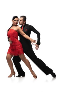Beyaz arka planda tango yapan zarif, şehvetli dansçılar.