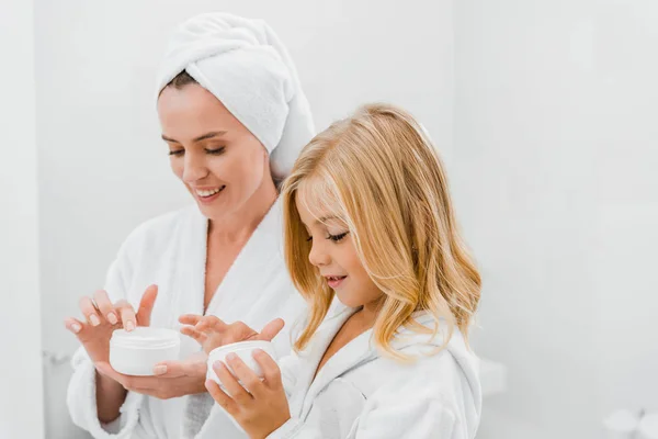 Mother daughter skincare Stock Photos, Royalty Free Mother daughter skincare Images | Depositphotos