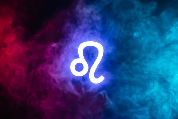 Azul Iluminado Signo Zodíaco Leo Com Fumaça Colorida Fundo — Fotografia de Stock
