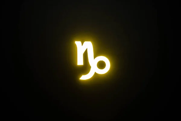 Signo Amarelo Iluminado Zodíaco Capricórnio Isolado Preto — Fotografia de Stock