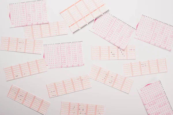 Tampilan Atas Dari Tiket Lotre Tersebar Tabel Putih — Stok Foto