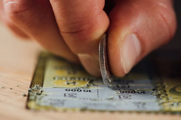 Visão Perto Mão Jogador Esticando Bilhete Loteria — Fotografia de Stock