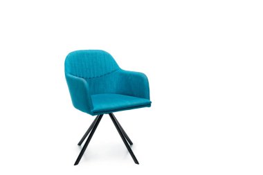 Rahat mavi modern koltuk beyaza izole edilmiş.