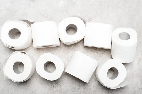 Draufsicht Auf Rollen Toilettenpapier Auf Grau Strukturierter Oberfläche — Stockfoto