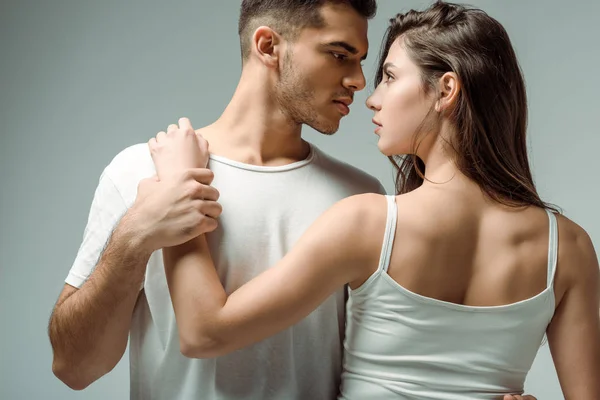 Dansare Dansar Bachata Och Tittar Varandra Isolerade Grått — Stockfoto