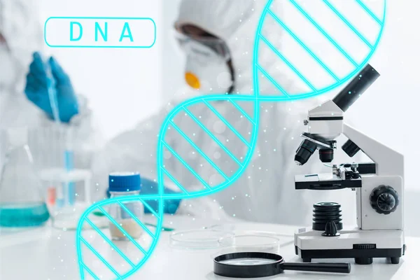 Foco Seletivo Microscópio Lupa Com Ilustração Dna — Fotografia de Stock