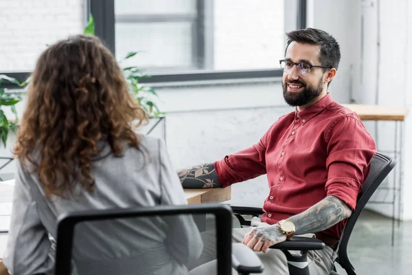 Selective Focus Smiling Account Manager Talking Colleague — Stock Photo, Image