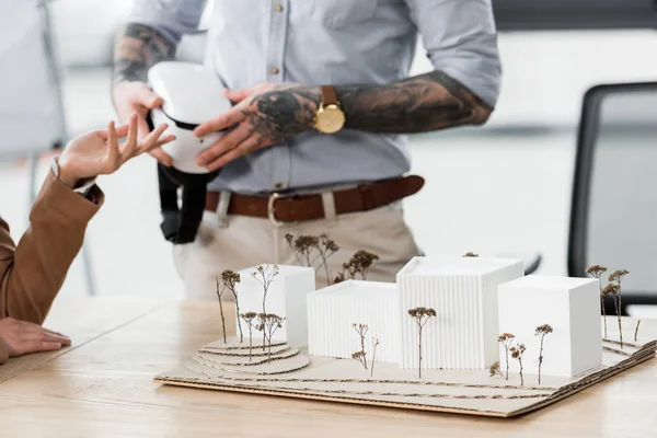 Foco Seletivo Modelo Casa Arquitetos Realidade Virtual Segundo Plano — Fotografia de Stock