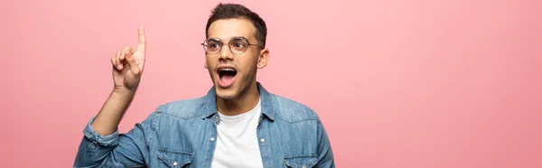 Excited Man Having Idea Looking Away Isolated Pink Panoramic Shot — Stock Photo, Image