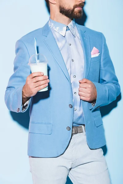 Cropped View Man Holding Cocktail Pink Blue Background — Stock Photo, Image